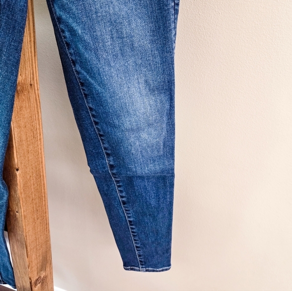 American Eagle Blue Skinny Jeans (Women’s 4 Short) - Picture 3 of 8